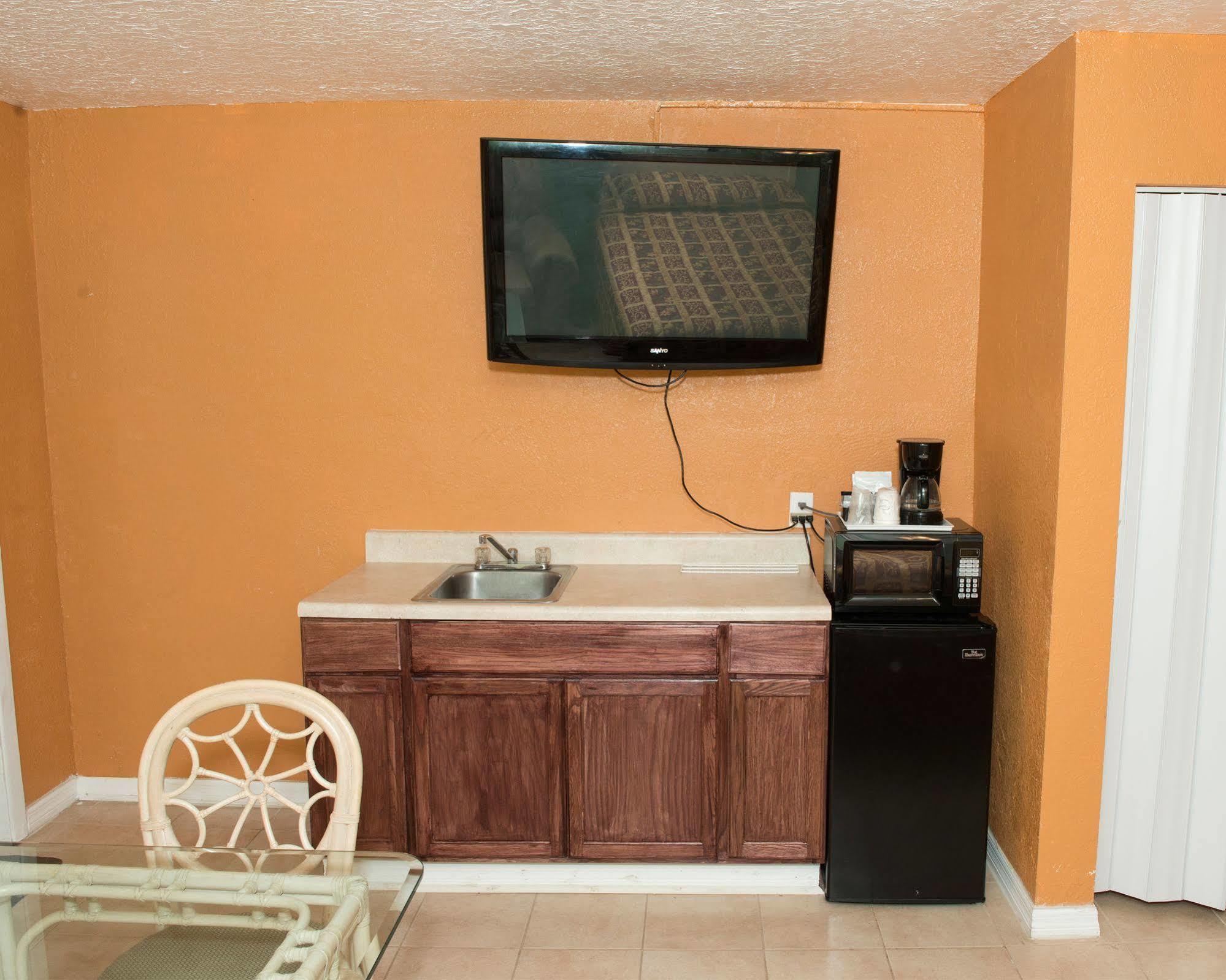 Delux Inn Clearwater Exterior photo
