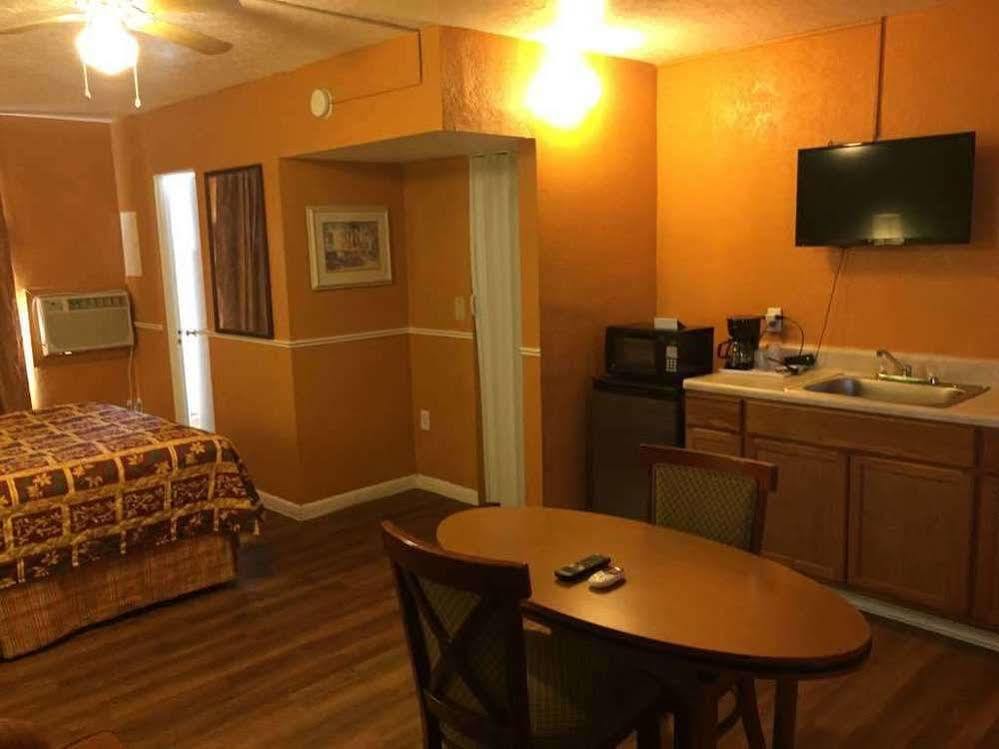 Delux Inn Clearwater Exterior photo